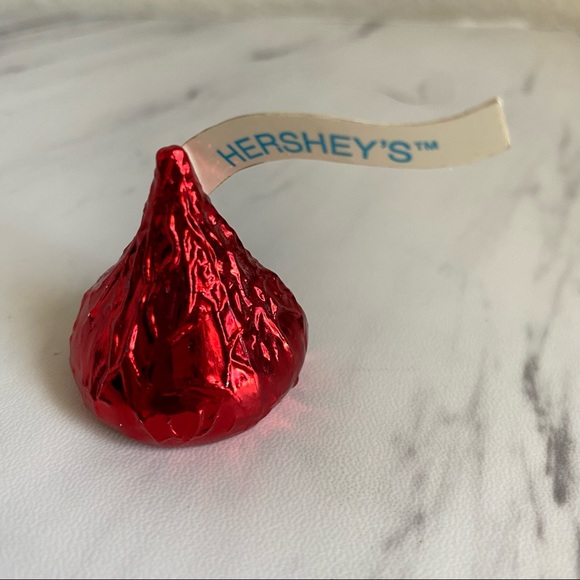 Vintage 1996 Hallmark Hershey’s Kiss Chocolate Lapel Pin Brooch - Picture 2 of 12